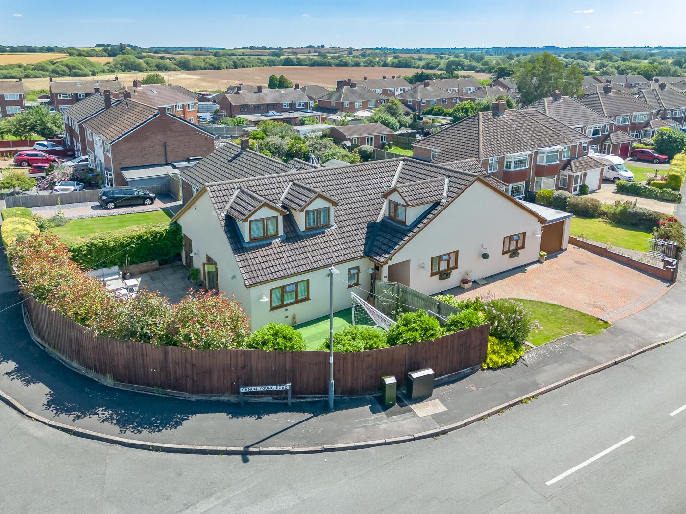 Canon Young Road, Whitnash